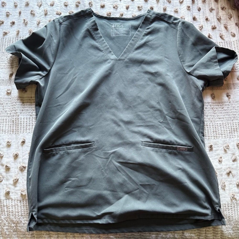 Figs Bonsai Casma V-Neck Scrub Top